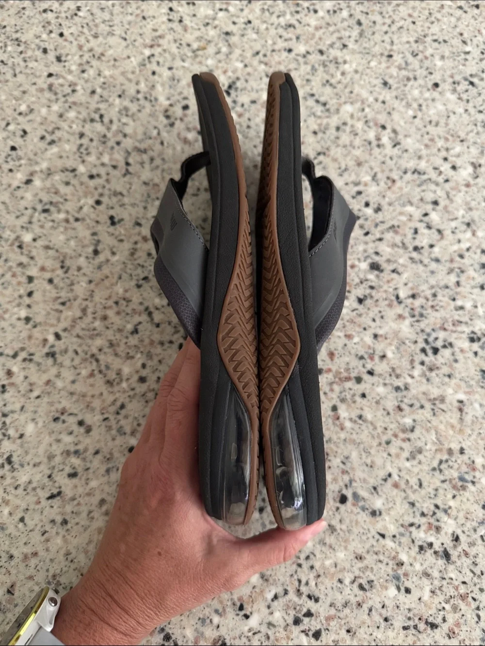 Reef Men's Black and Dark Gray Thong Sandals
